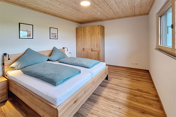 Ferienwohnung 1: Schlafzimmer mit Doppelbett