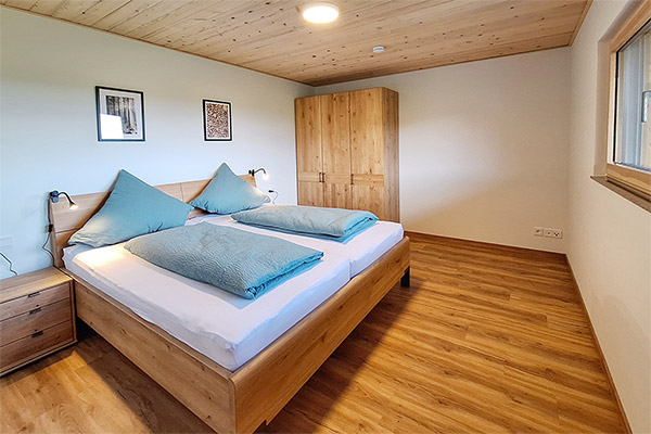 Ferienwohnung 2: Schlafzimmer 2 mit Doppelbett
